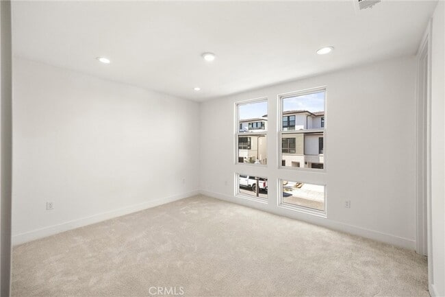 Building Photo - 164 Apron