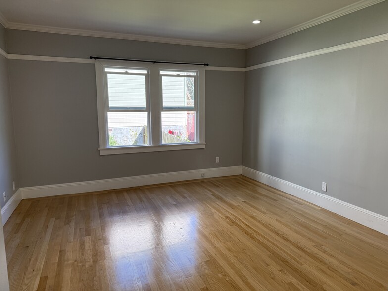 Building Photo - 806 42nd Ave