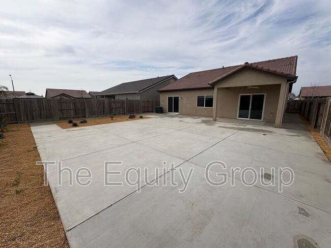 Building Photo - 2234 S Oakhurst Ct