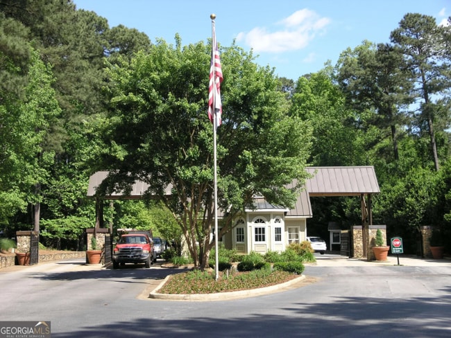 Building Photo - 1121 Surrey Ln