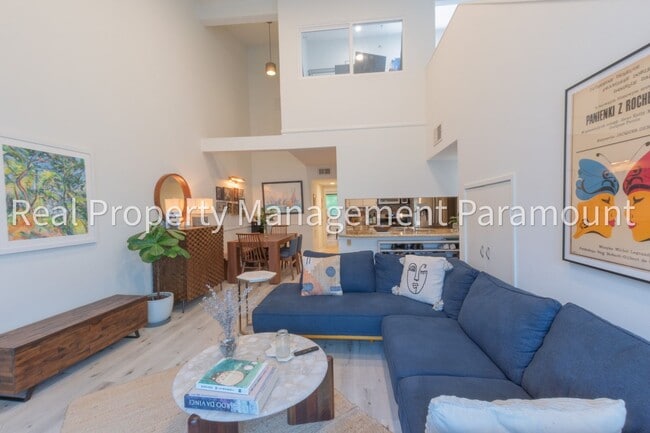 Building Photo - Spectacular 2 Bedroom, 2 Bath Condo with L...