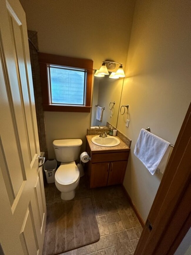 Building Photo - Location Location Location! This huge 3bd ...
