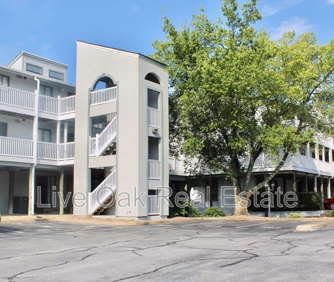 Primary Photo - 3200 Lynnhaven Dr