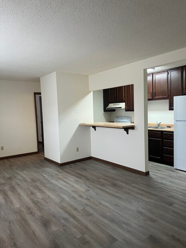 Building Photo - 1520 Main St