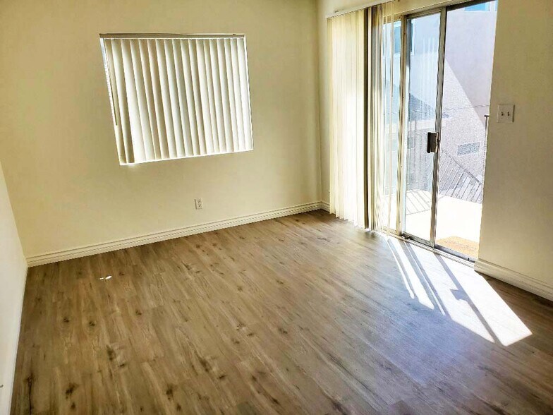 Building Photo - 361 13th St