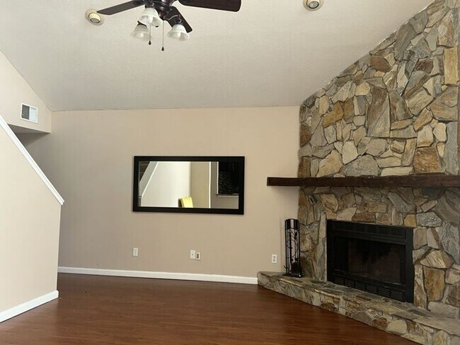 Building Photo - THE TRIAD TOWNHOMES IN CARROLLWOOD