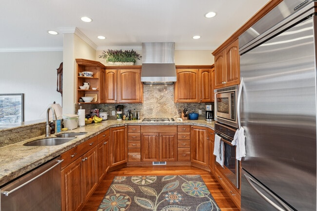 Building Photo - 535 Fillmore St