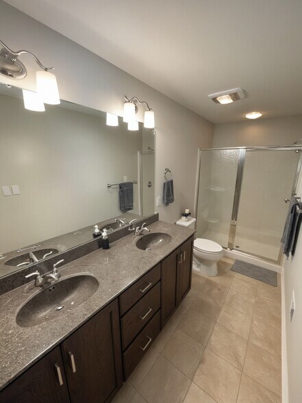 Building Photo - 680 Freedom Dr