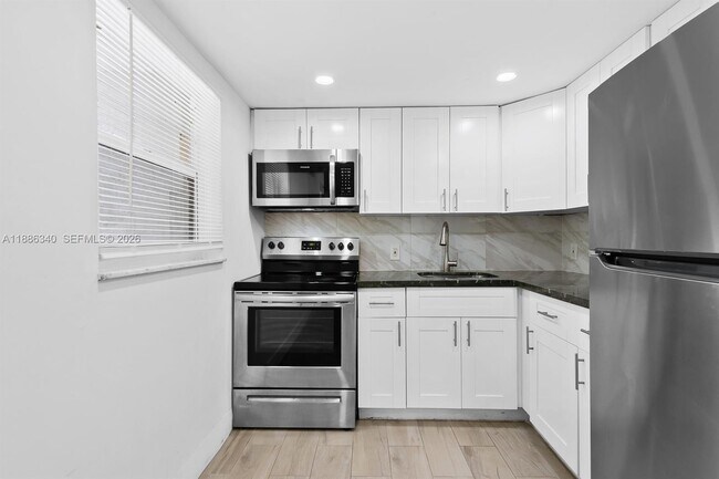 Building Photo - 1109 NE 6th Ave