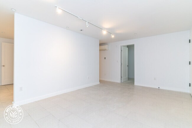 Building Photo - 474 Grand Ave