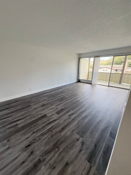 Building Photo - 16 S Knoll Rd