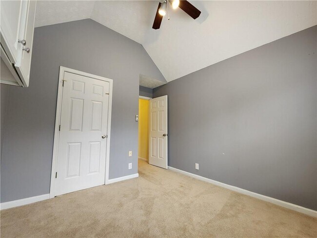 Building Photo - 350 Saddle Bridge Dr