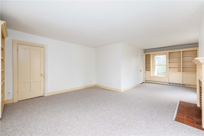 Building Photo - 1253 Fairport Rd