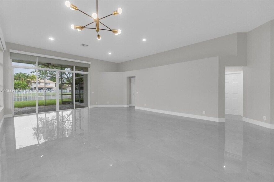 Building Photo - 2553 Bay Pointe Dr