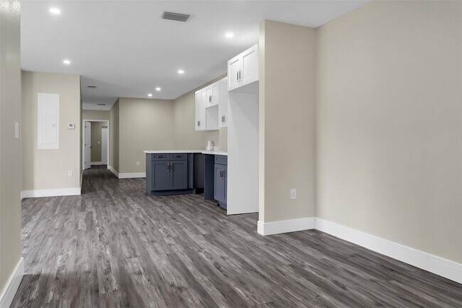 Building Photo - 2451 NW 21st St