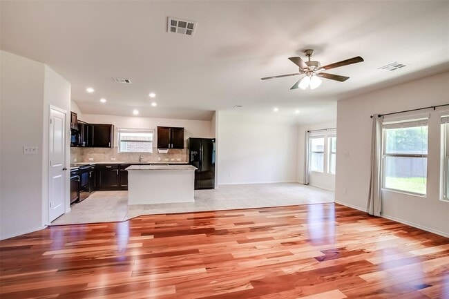 Building Photo - 908 Wolcott Dr