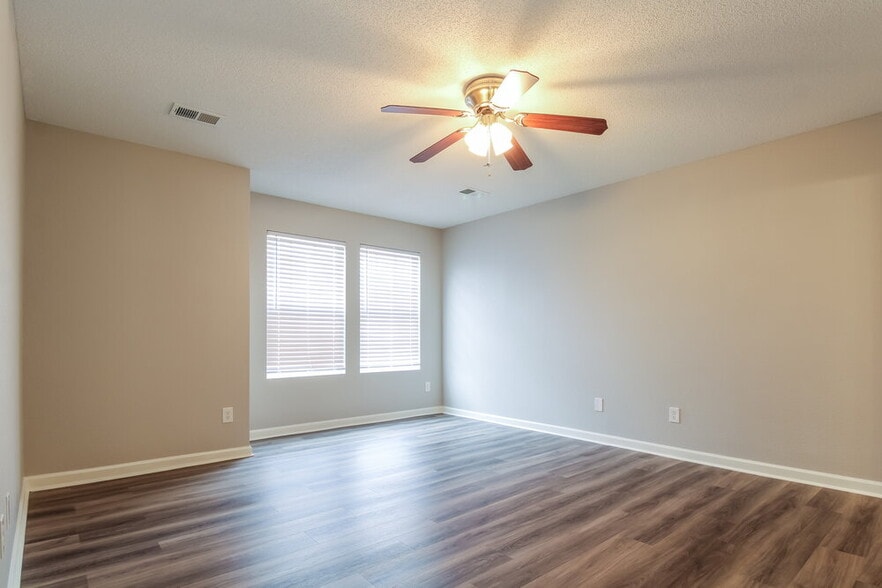 Building Photo - 9965 Branley Oak Dr