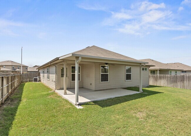 Building Photo - "4-Bedroom Haven in Cibolo with Spacious Living!"
