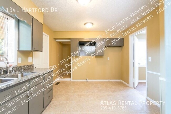 Building Photo - 1341 Hartford Dr