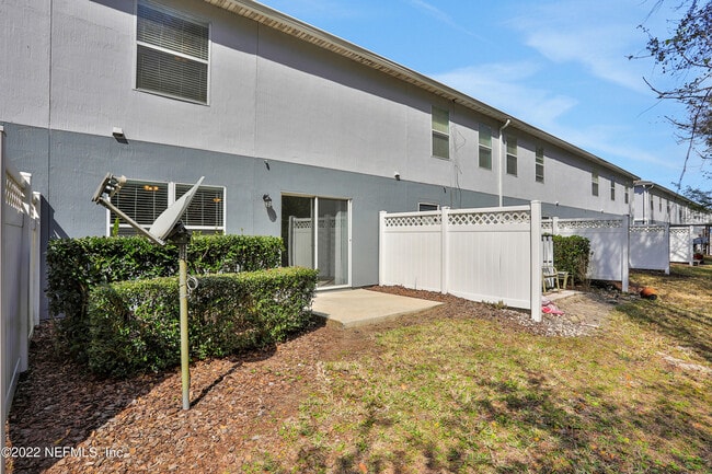 Building Photo - 822 Black Cherry Dr S