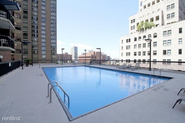 Building Photo - 1133 N Dearborn St