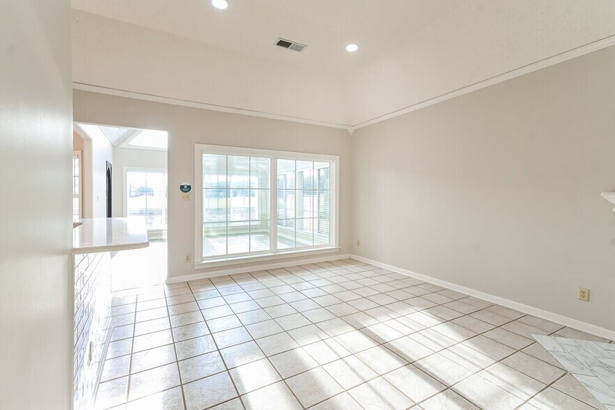 Building Photo - 95 Fairoaks Dr