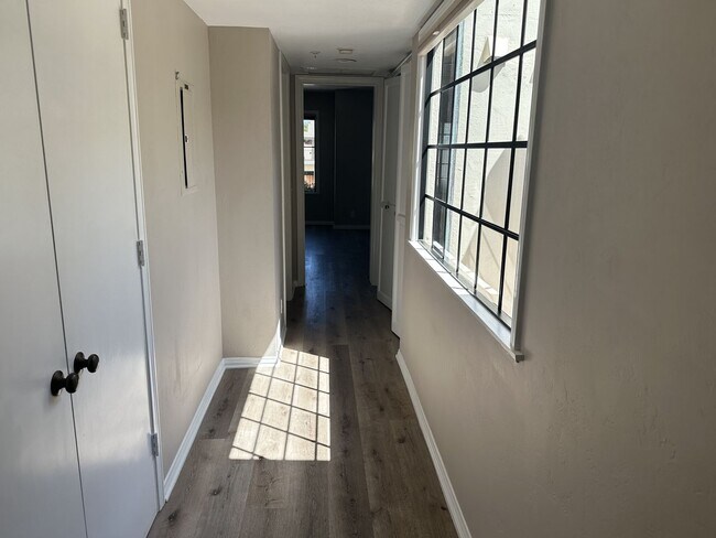 Building Photo - 1641