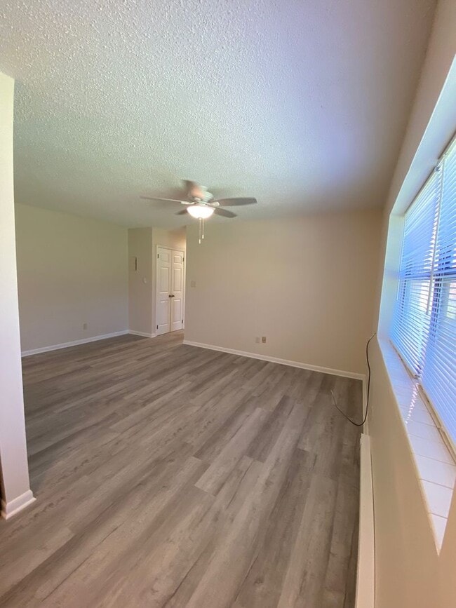 Building Photo - North AVL - Totally renovated 2 bedroom, 1...