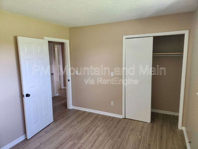Building Photo - 101 Anthony Dr