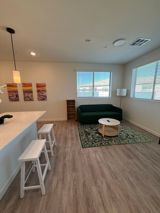 Building Photo - 6113 Yuzu Pl