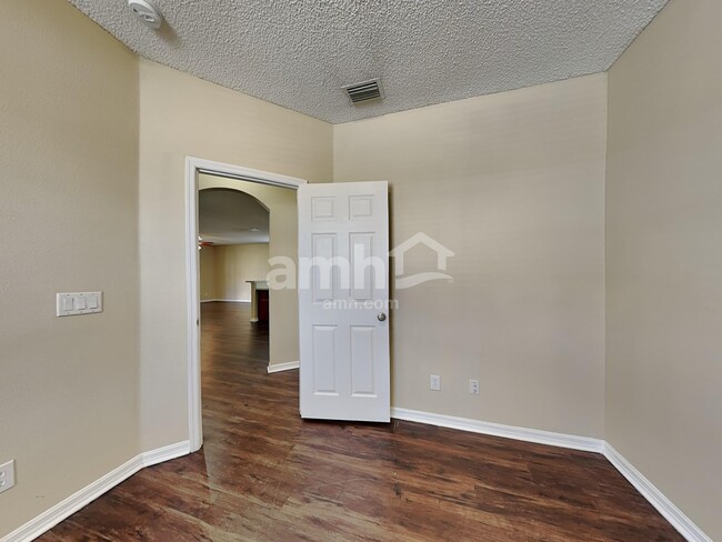 Building Photo - 990 Riviera Point Dr