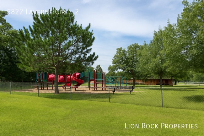 Building Photo - 5822 Laverne Cir N