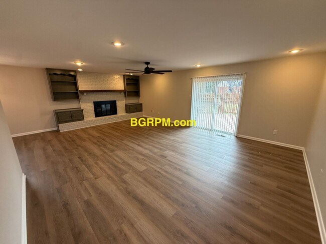 Building Photo - 3 BD 2 BA