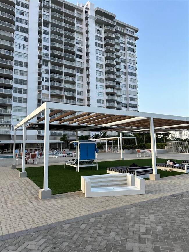 Building Photo - 18041 Biscayne Blvd