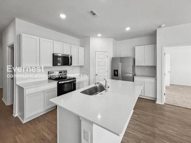 Building Photo - 106 E Sunbelt Ct