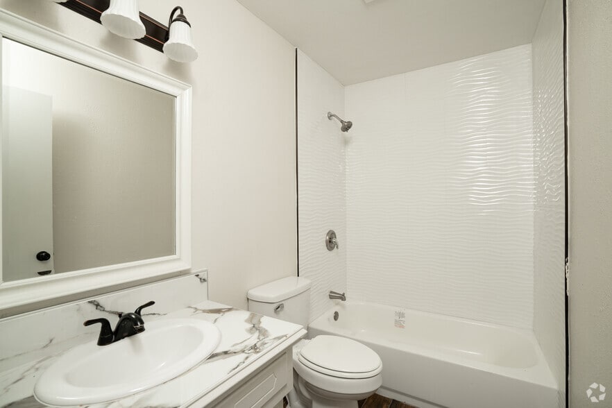 2BR - 1BA - 850SF - Bathroom - Live Oak Apartments