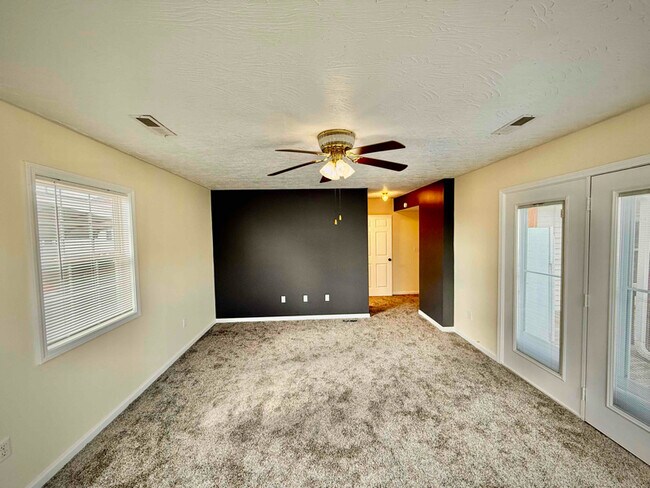 Building Photo - 73 Dan St