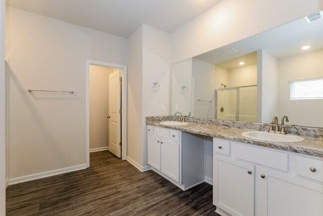 Building Photo - 2407 Hi Moon Trace