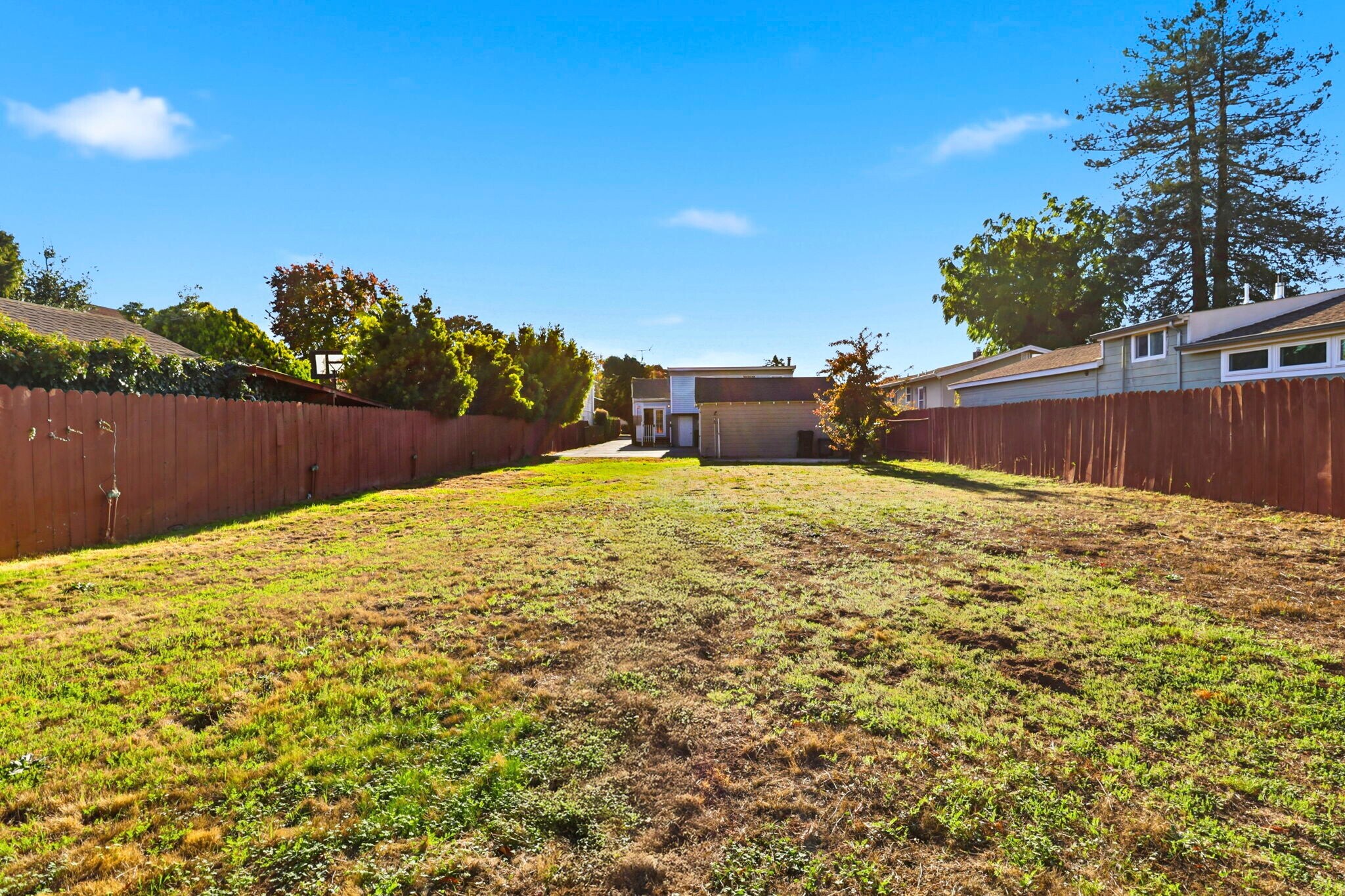 Building Photo - 740 Laurel Ave