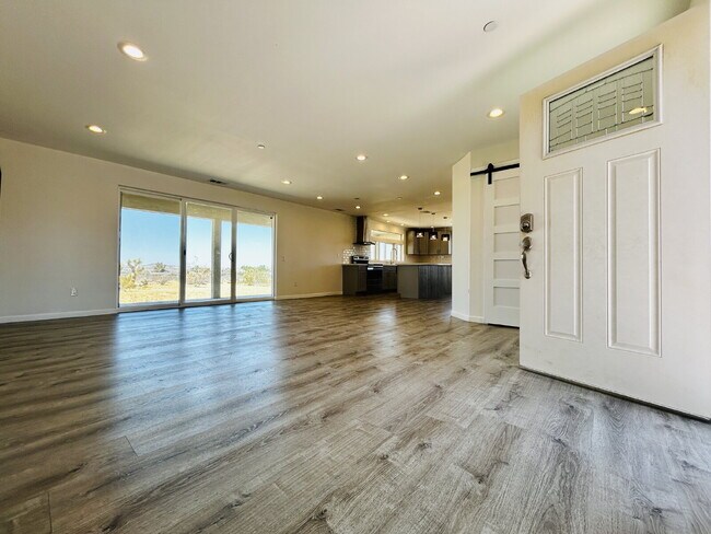 Building Photo - Gorgeous 3 bd, 2.5 ba on 1 acre