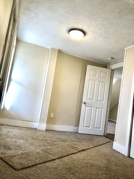 Bedroom 1 - 72 Ash St