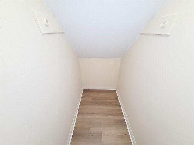 Building Photo - 13406 Glen Erica Dr