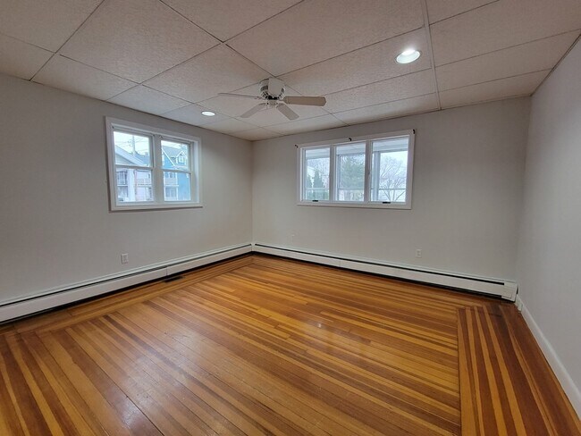 Building Photo - 459 Medford St