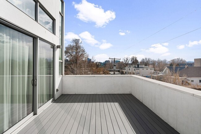 Building Photo - Modern 3BD, 4BA LoHi Townhome with Large Balcony and 2-Car Garage