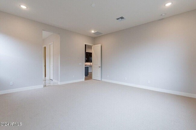 Building Photo - 21390 W Meadowbrook Ave