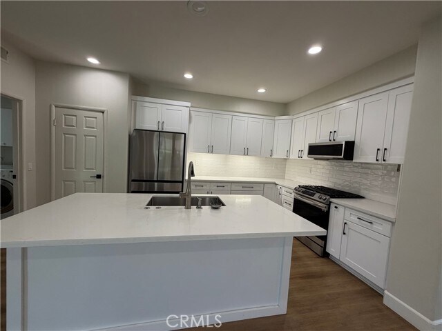 Building Photo - 18 Mineral King