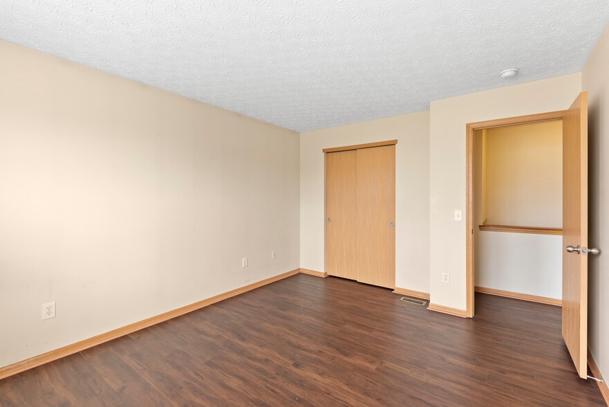 Building Photo - 6306 Pompano St
