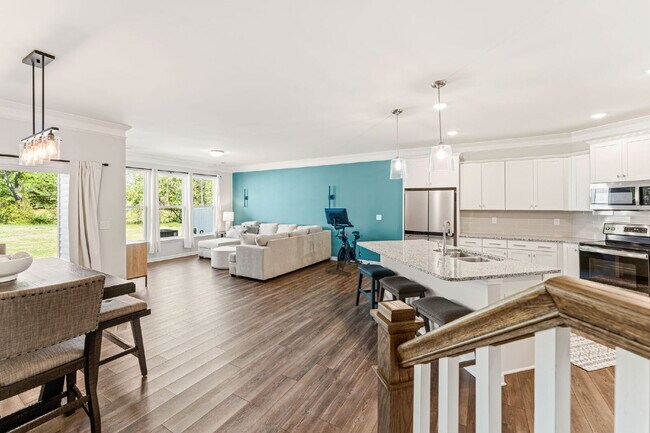 Building Photo - Sleek & Stylish 3 Bed, 2.5 Bath Townhome in Prime Location $2,100/mo rent