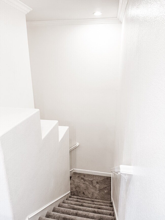 Building Photo - 2744 Crown Ridge Rd