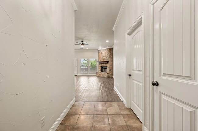 Building Photo - 104 Cold Track Dr